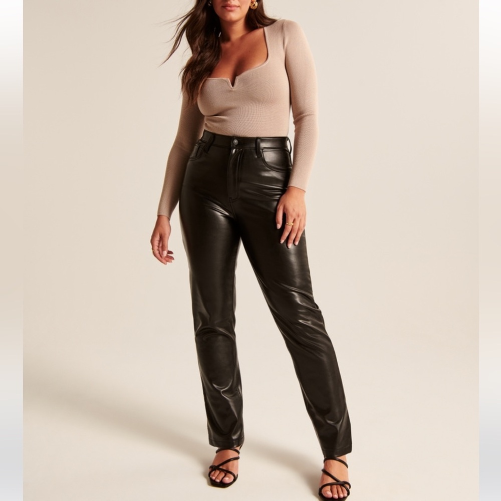 Abercrombie & Fitch Curve Love Vegan Leather 90’s Straight Pant Ultra High Rise